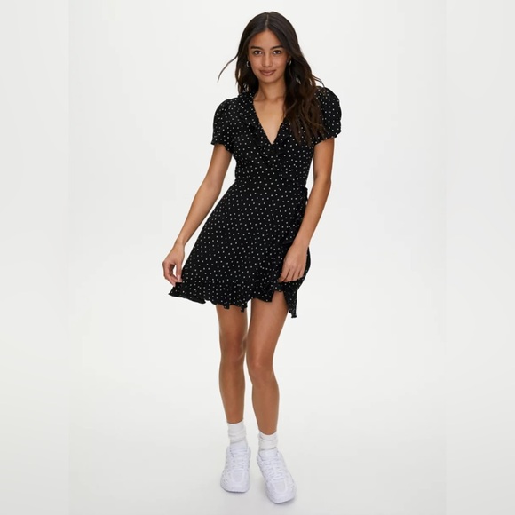 Aritzia Sunday Best Wrap Dress - Picture 6 of 8